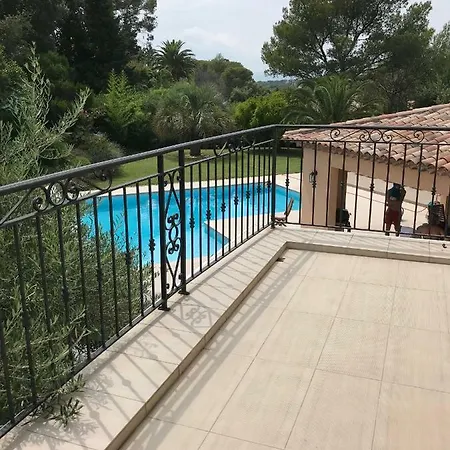 Belle Dans Clos Prive - Raphael Boulouris