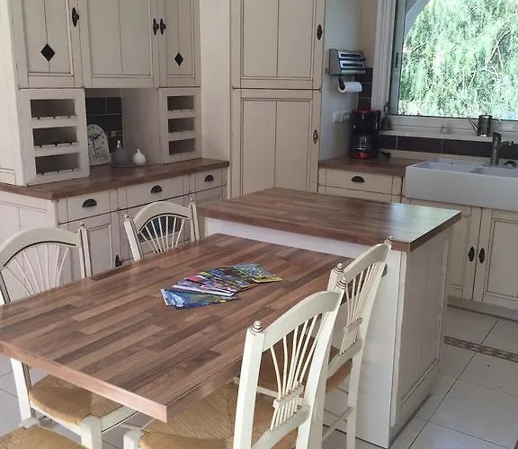 Belle Dans Clos Prive - Raphael Boulouris