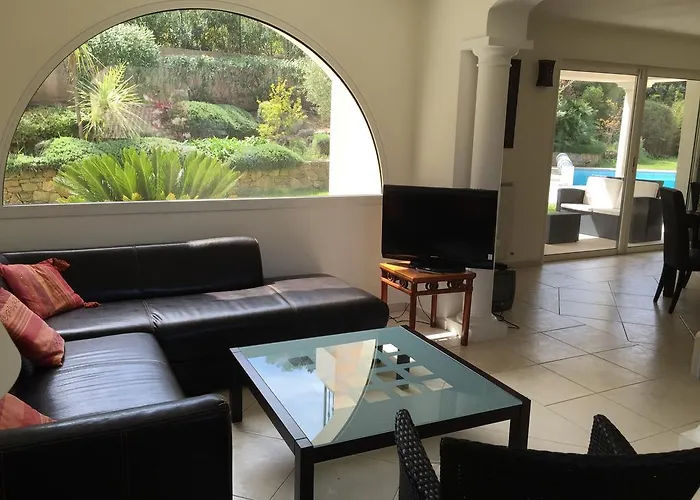 Belle Dans Clos Prive - Raphael Boulouris *