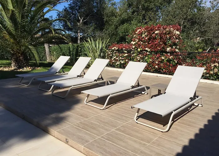 Villa Belle Dans Clos Prive - Raphael Boulouris