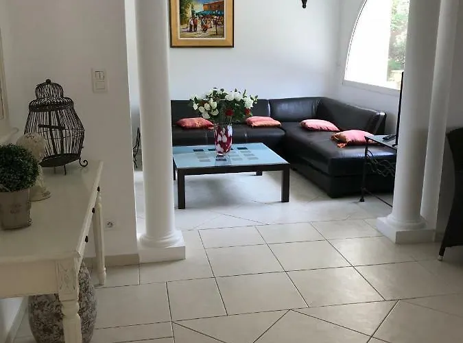 Belle Dans Clos Prive - Raphael Boulouris * Saint-Raphaël