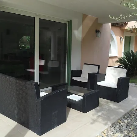 Villa Belle Dans Clos Prive - Raphael Boulouris