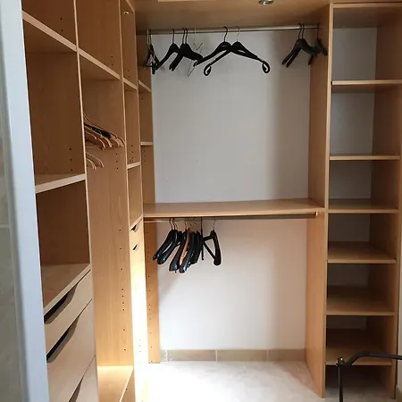 Belle Dans Clos Prive - Raphael Boulouris