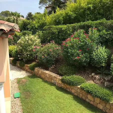 Vila Belle Dans Clos Prive - Raphael Boulouris *