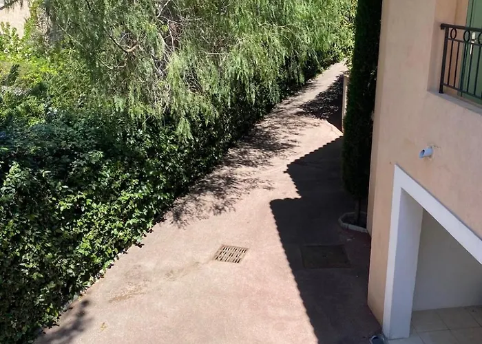 Belle Dans Clos Prive - Raphael Boulouris Villa *