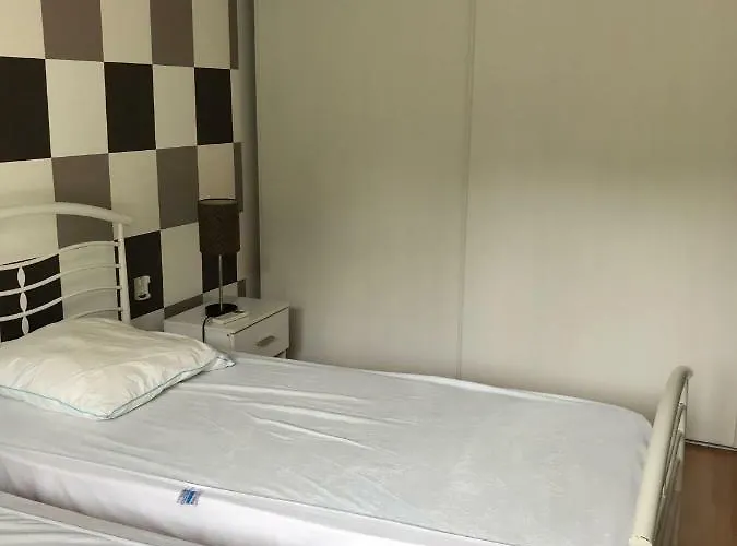 Belle Dans Clos Prive - Raphael Boulouris *