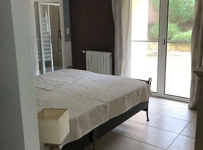 Belle Dans Clos Prive - Raphael Boulouris Villa *