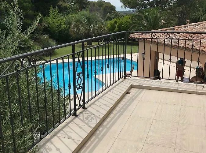 Belle à Raphaël Dans Clos Privé