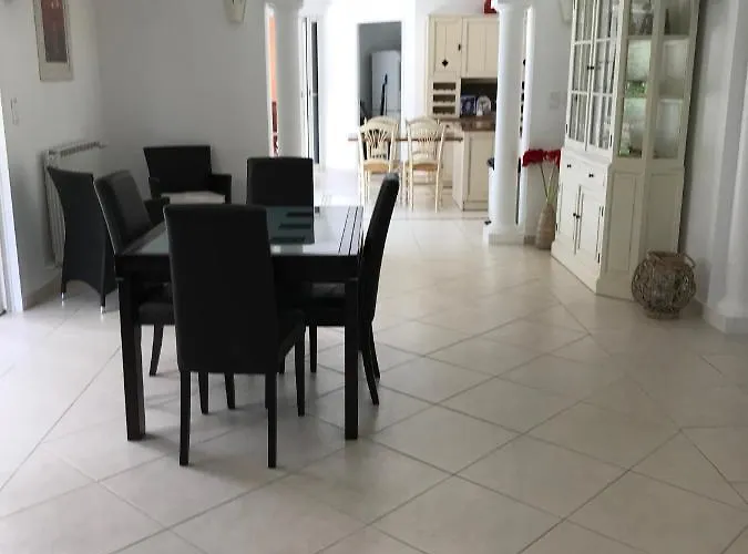 Belle Dans Clos Prive - Raphael Boulouris * Saint-Raphaël